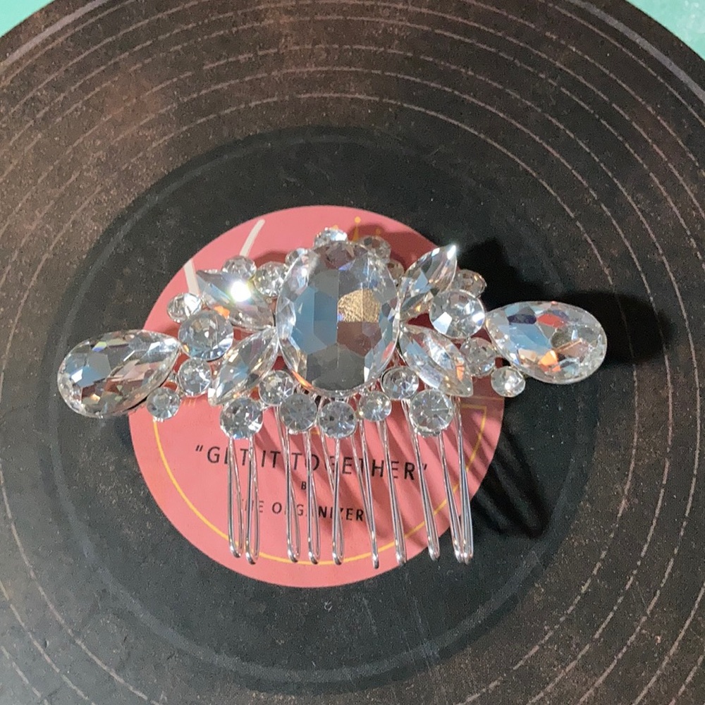 Crystal hair comb
